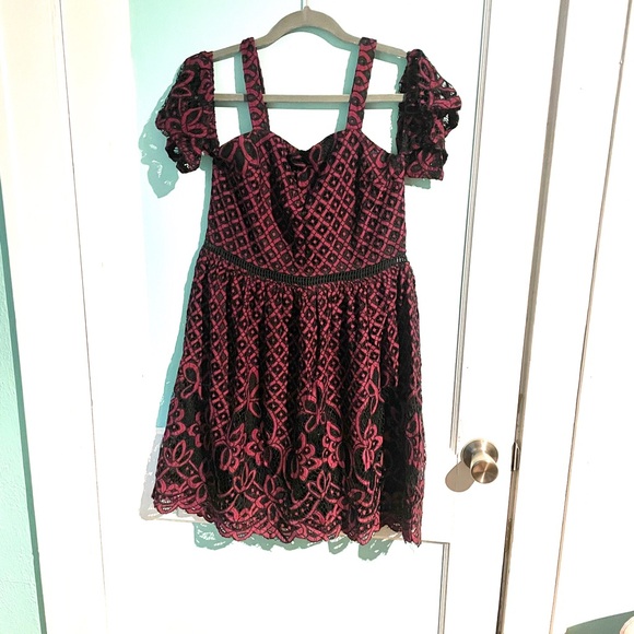 Cute red lace dress! - Picture 1 of 9